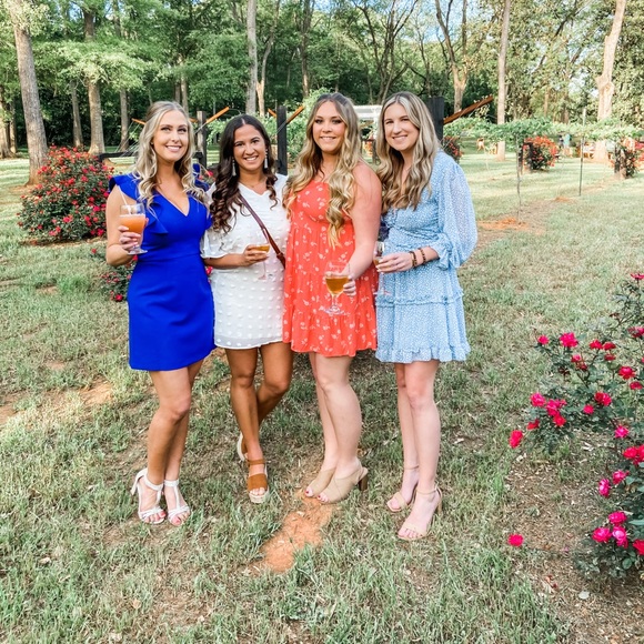 ♡ Meet your Posher, Emily ♡ - Picture 4 of 7